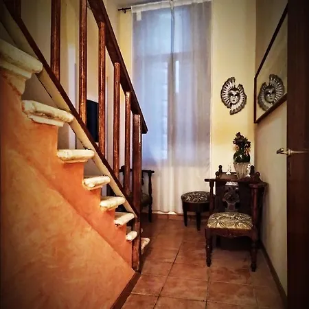 Cà Tron Next To Rialto Bridge * Venise