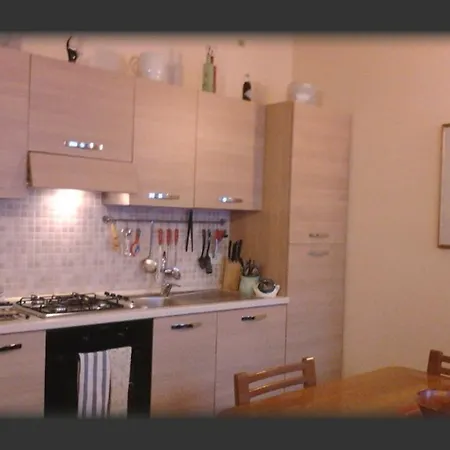 Cà Tron Next To Rialto Bridge Venise