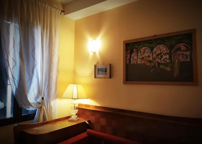 Ca Tron Next To Rialto Bridge Velence