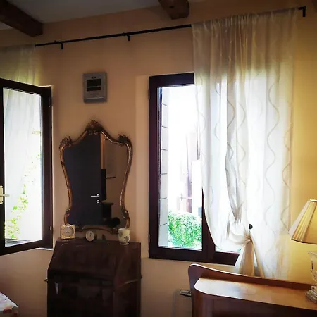 Ca Tron Next To Rialto Bridge *