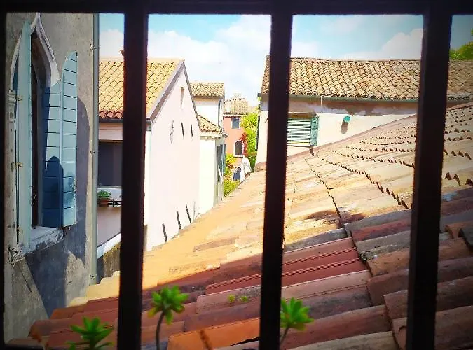 Ca Tron Next To Rialto Bridge