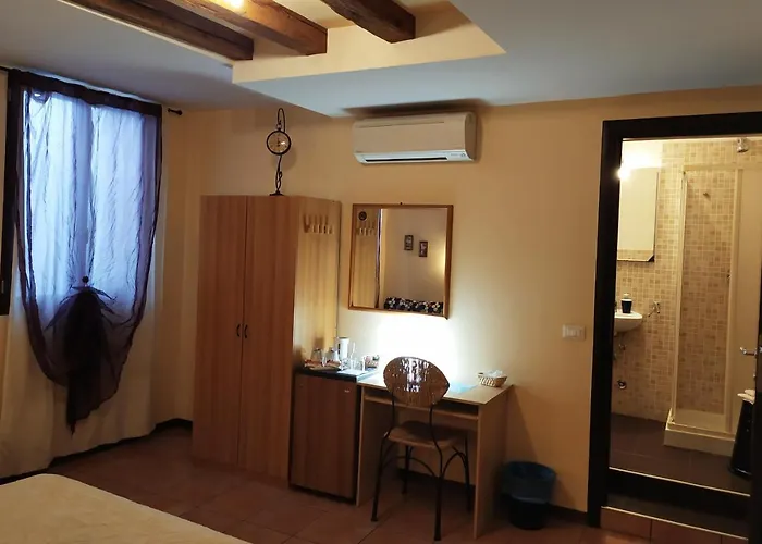 Ca Tron Next To Rialto Bridge ヴェネツィア