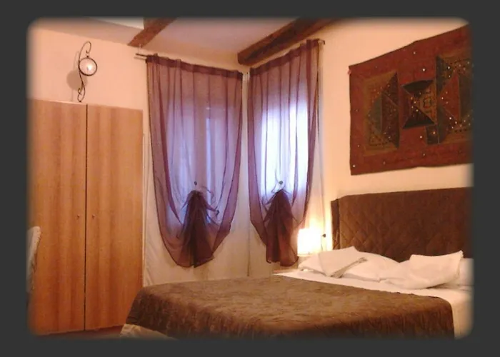 Ca Tron Next To Rialto Bridge