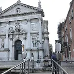 Ca Tron Next To Rialto Bridge