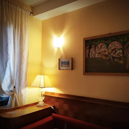 Ca Tron Next To Rialto Bridge Velence