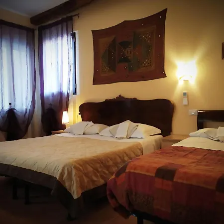 Ca Tron Next To Rialto Bridge * Velence